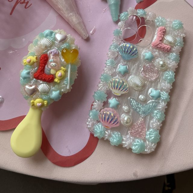 A matching mermaid decoden set in mint and pearl